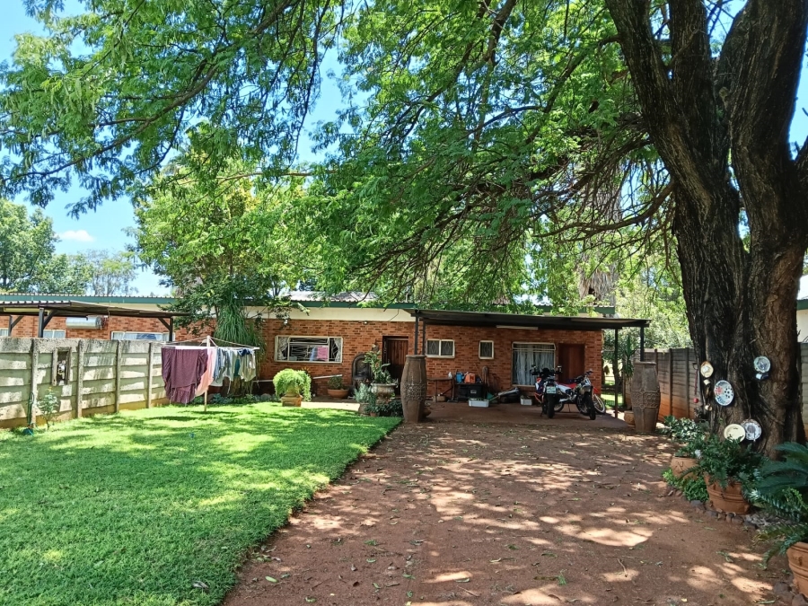 8 Bedroom Property for Sale in Brits Rural North West